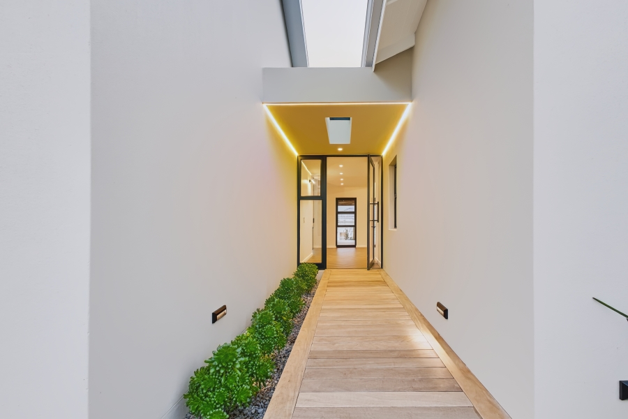4 Bedroom Property for Sale in Baron View Western Cape